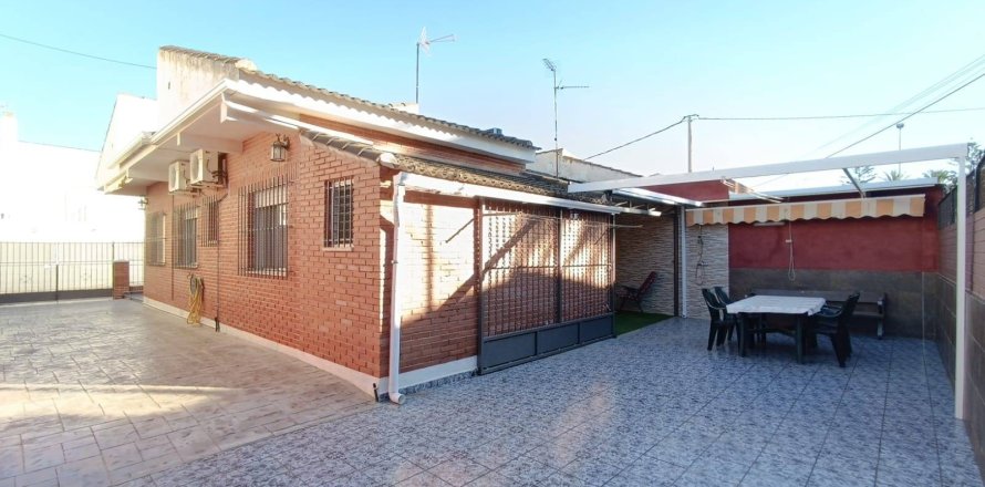 Townhouse in San Pedro del Pinatar, Murcia, Spain 3 bedrooms, 240 sq.m. No. 195261