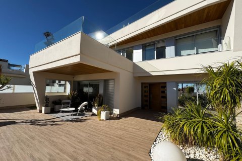 Villa a Dehesa De Campoamor, Alicante, Spagna 4 camere da letto, 349 mq. N° 195262