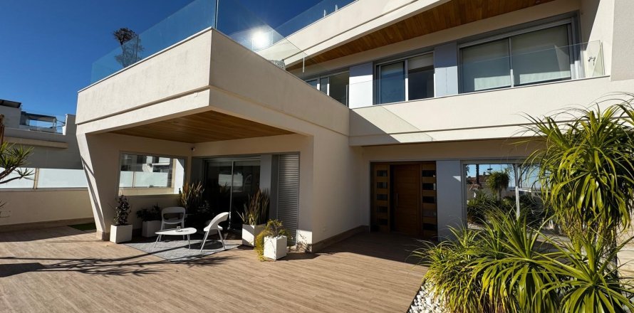 Villa a Dehesa De Campoamor, Alicante, Spagna 4 camere da letto, 349 mq. N° 195262