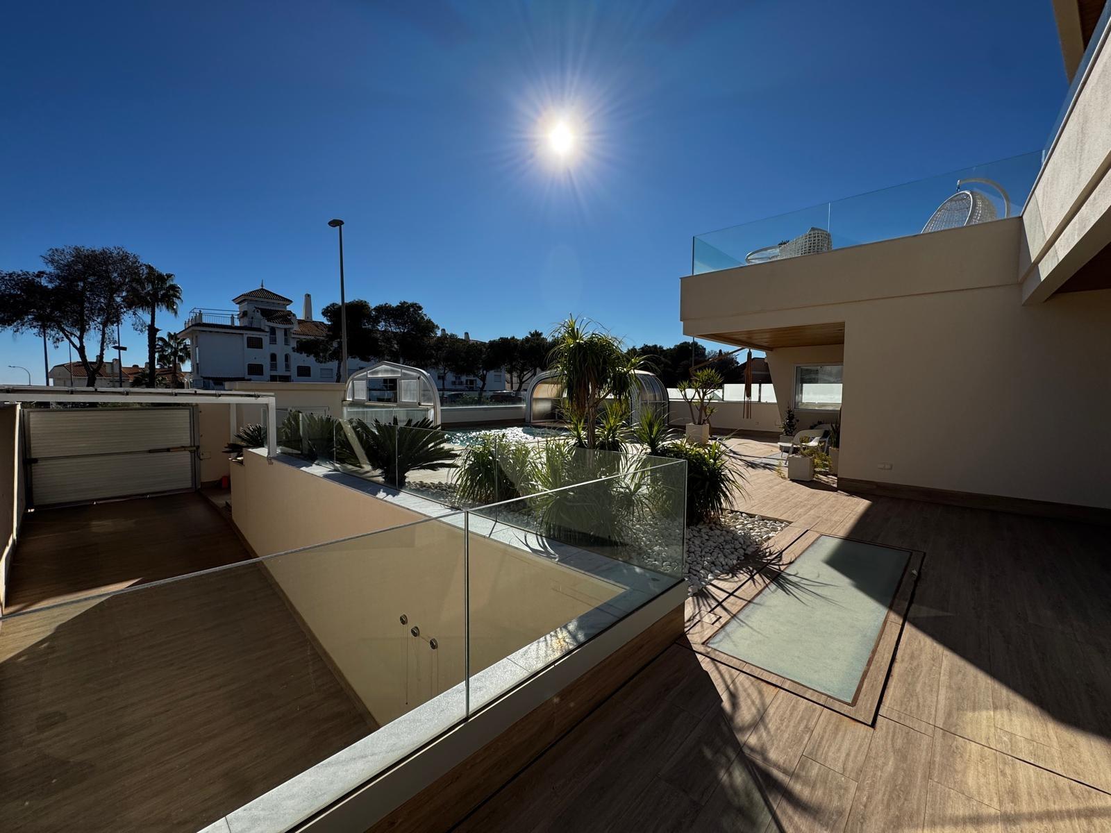 Villa a Dehesa De Campoamor, Alicante, Spagna 4 camere da letto, 349 mq. N° 195262