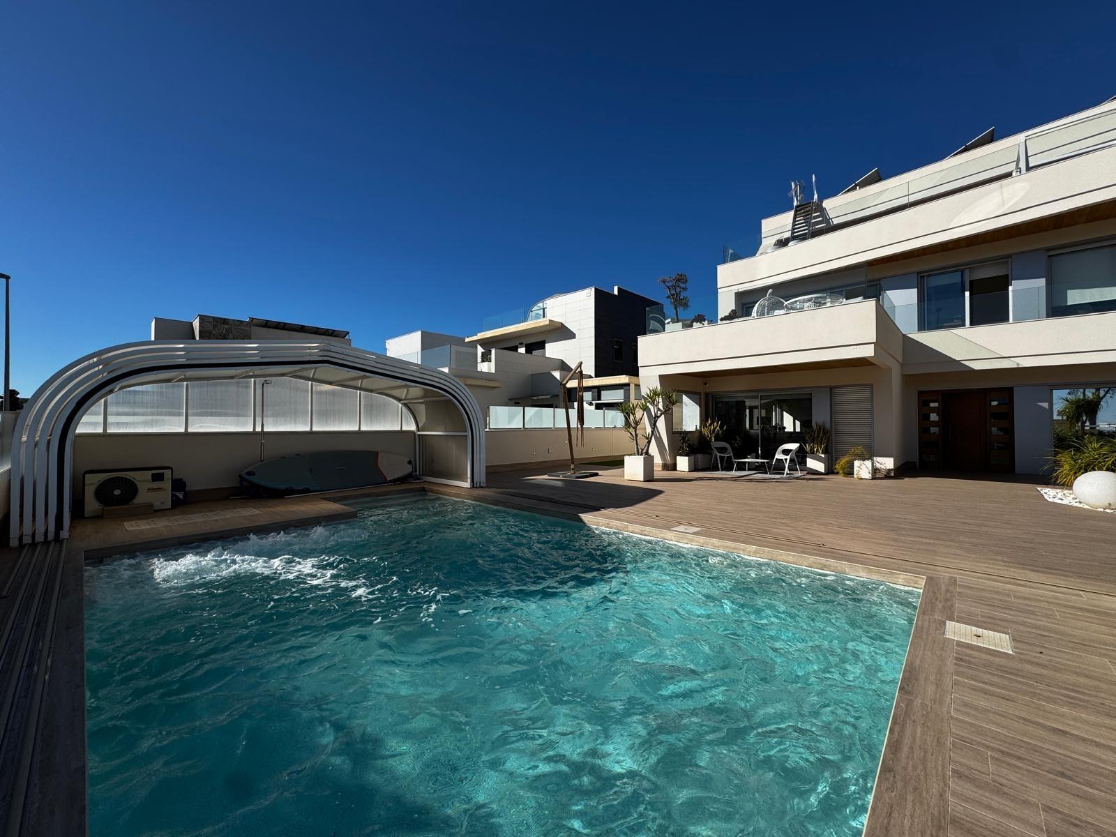 Villa a Dehesa De Campoamor, Alicante, Spagna 4 camere da letto, 349 mq. N° 195262