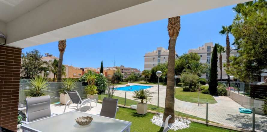 Appartamento a Villamartin, Alicante, Spagna 3 camere da letto, 82 mq. N° 146148