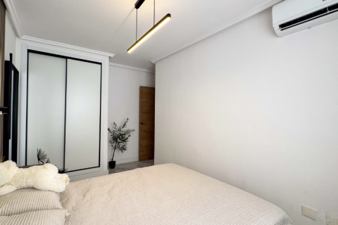 Huoneisto myytävänä Torrevieja, Alicante, Espanja, 4 makuuhuonetta, 107 m2 No. 146147 - kuva 13