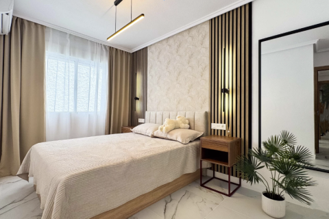 Huoneisto myytävänä Torrevieja, Alicante, Espanja, 4 makuuhuonetta, 107 m2 No. 146147 - kuva 3