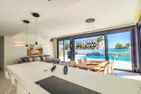 Продажа виллы в Дехеса де Кампоамор, Аликанте, Испания 4 спальни, 197м2 №144739 - фото 3