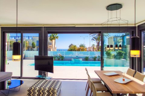 Продажа виллы в Дехеса де Кампоамор, Аликанте, Испания 4 спальни, 197м2 №144739 - фото 2