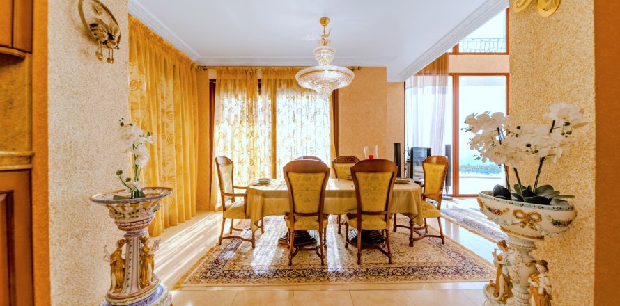 Villa in Altea, Alicante, Spain 5 bedrooms, 800 sq.m. No. 136743