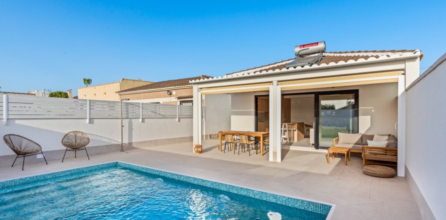 Villa in Torrevieja, Alicante, Spanien 3 Schlafzimmer, 104 m2 Nr. 136741