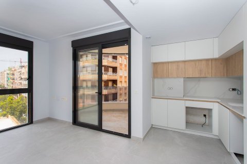 Lägenhet till salu Torrevieja, Alicante, Spanien 2 sovrum, 88 kvm. Nr. 136744 - foto 6