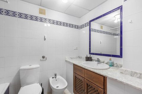 Lägenhet till salu i Torrevieja, Alicante, Spanien 2 sovrum, 76 kvm. Nr. 166013 - foto 20