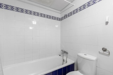 Lägenhet till salu i Torrevieja, Alicante, Spanien 2 sovrum, 76 kvm. Nr. 166013 - foto 21