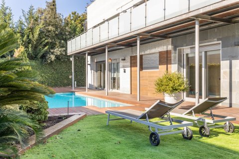 Продажа дома в Сан-Кугат-дель-Вальес, Барселона, Испания 5 спален,  №140907 - фото 1