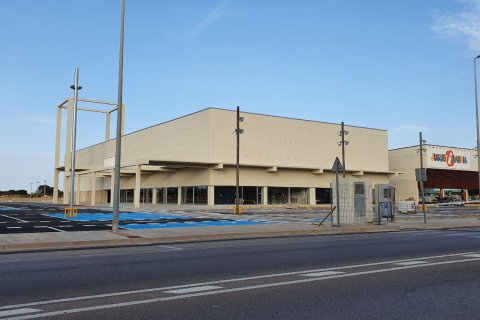 Lokal usługowy w Vilanova i la Geltru, Barcelona, Hiszpania 3869 mkw. nr 140905 – zdjęcie 1