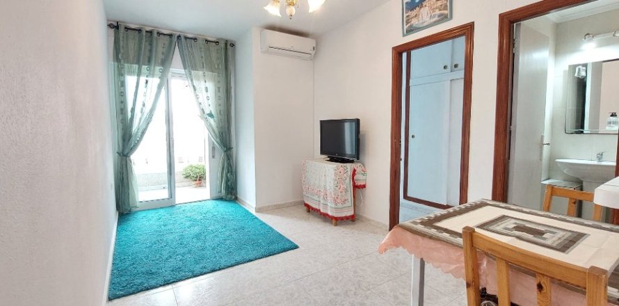 Apartamento en Torrevieja, Alicante, España 2 dormitorios, 61 m2 No. 183592