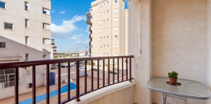 Apartamento en Guardamar del Segura, Alicante, España 2 dormitorios, 77 m2 No. 183590
