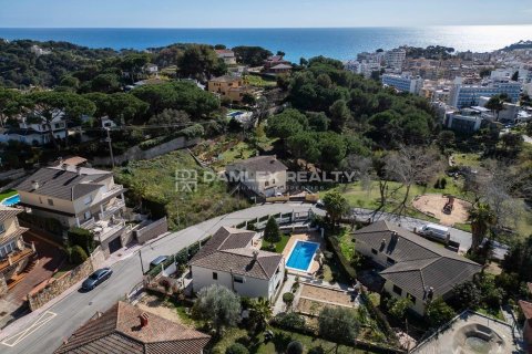 Villa à vendre à Lloret de Mar, Girona, Espagne, 3 chambres, 250 m2 No. 177177 - photo 2