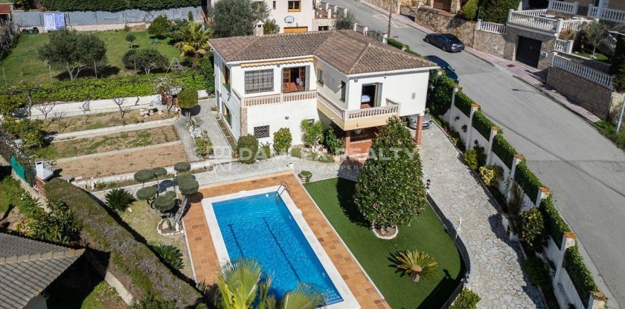 Villa à Lloret de Mar, Girona, Espagne 3 chambres, 250 m2 No. 177177