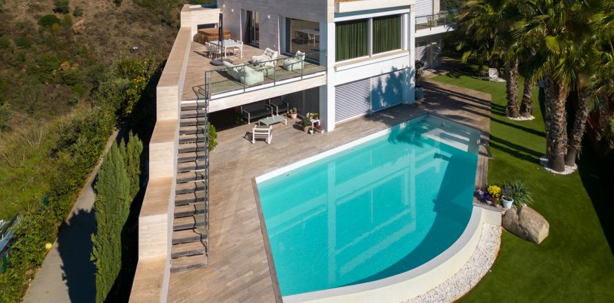 Villa a Platja D'aro, Girona, Spagna 6 camere da letto, 932 mq. N° 156056