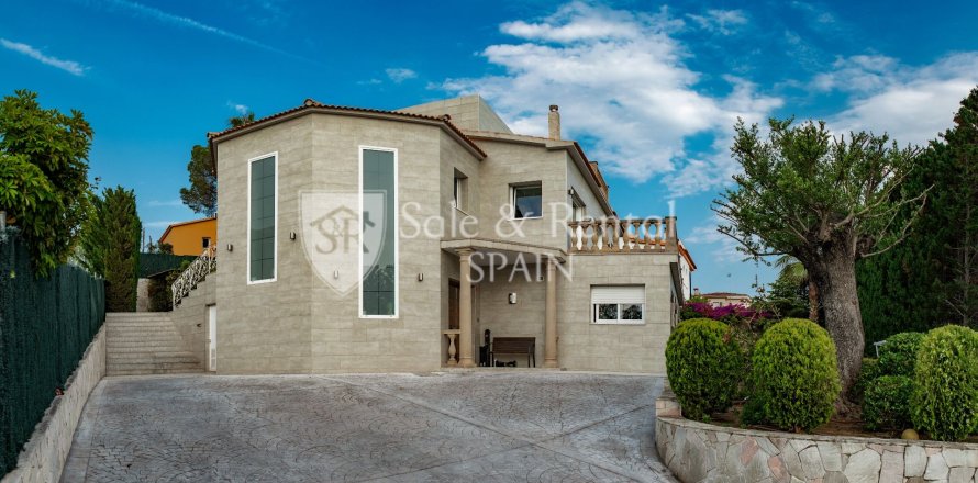 Hus i Lloret de Mar, Girona, Spanien 5 sovrum, 364 kvm. Nr. 166486