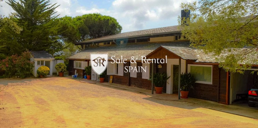 Talo Sant Andreu de Llavaneres, Barcelona, Espanja 5 makuuhuonetta, 390 m2 No. 166482