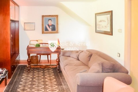Talo myytävänä Sant Andreu de Llavaneres, Barcelona, Espanja, 5 makuuhuonetta, 390 m2 No. 166482 - kuva 3