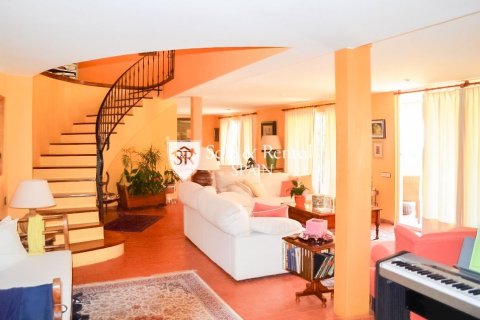 Talo myytävänä Sant Andreu de Llavaneres, Barcelona, Espanja, 5 makuuhuonetta, 390 m2 No. 166482 - kuva 4