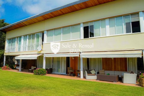 Talo myytävänä Sant Andreu de Llavaneres, Barcelona, Espanja, 5 makuuhuonetta, 390 m2 No. 166482 - kuva 13