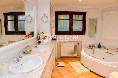 Hus till salu i Blanes, Girona, Spanien 4 sovrum, 151 kvm. Nr. 166485 - foto 29