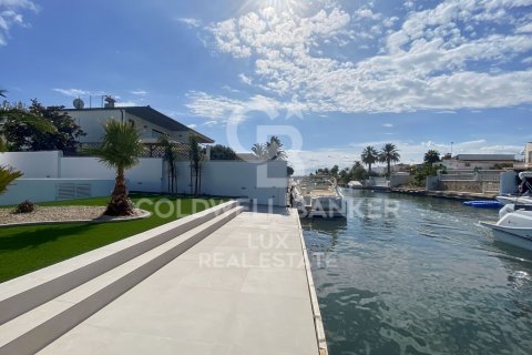 Villa for sale in Empuriabrava, Girona, Spain 3 bedrooms, 138 sq.m. No. 160265 - photo 22