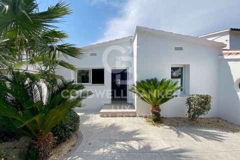 Villa for sale in Empuriabrava, Girona, Spain 3 bedrooms, 138 sq.m. No. 160265 - photo 26