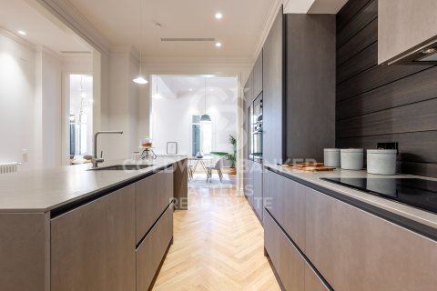 Apartament w Barcelona, Hiszpania 2 sypialnie, 157 mkw. nr 160266 – zdjęcie 4