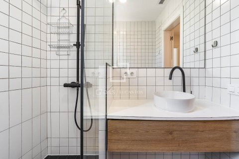 Apartment à vendre à Barcelona, Espagne, 2 chambres, 79 m2 No. 195596 - photo 21