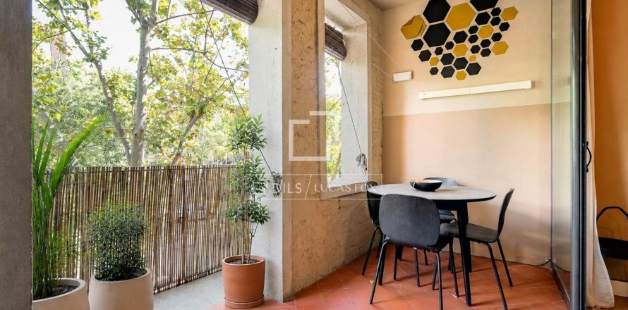 Apartment à Barcelona, Espagne 2 chambres, 79 m2 No. 195596