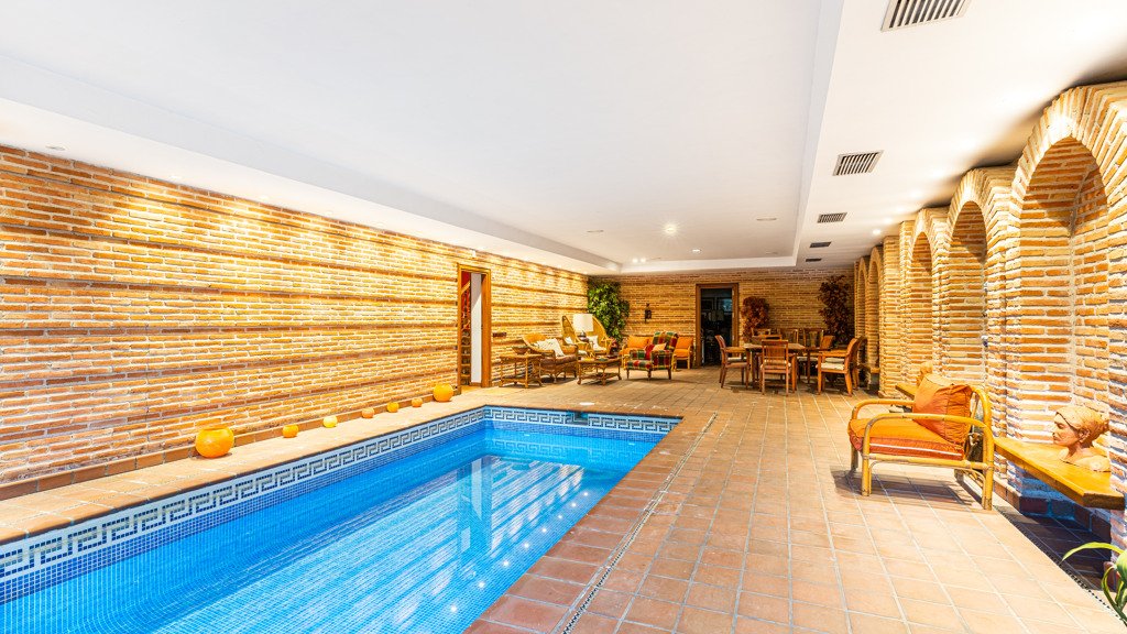 Villa in Las Rozas de Madrid, Madrid, Spain 5 bedrooms, 800 sq.m. No. 108117