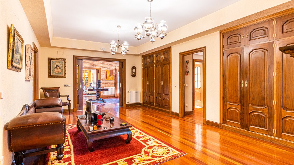 Villa in Las Rozas de Madrid, Madrid, Spain 5 bedrooms, 800 sq.m. No. 108117