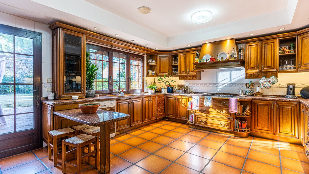 Villa in Las Rozas de Madrid, Madrid, Spain 5 bedrooms, 800 sq.m. No. 108117