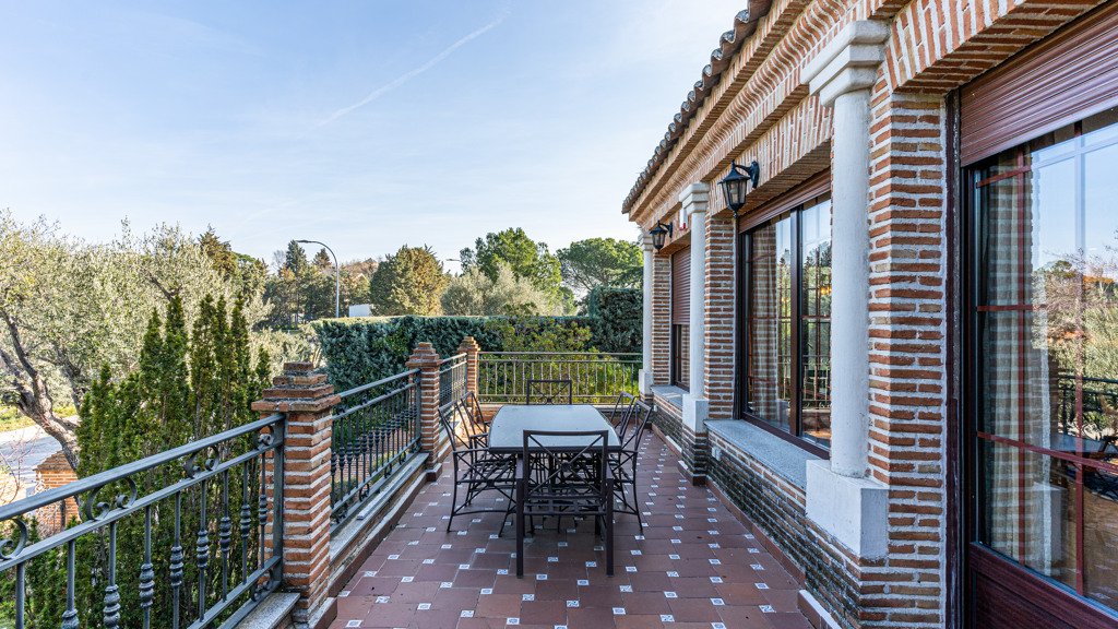 Villa in Las Rozas de Madrid, Madrid, Spain 5 bedrooms, 800 sq.m. No. 108117