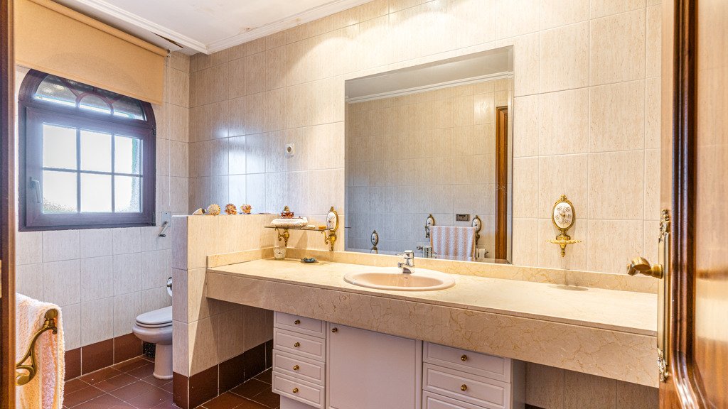 Villa in Las Rozas de Madrid, Madrid, Spain 5 bedrooms, 800 sq.m. No. 108117