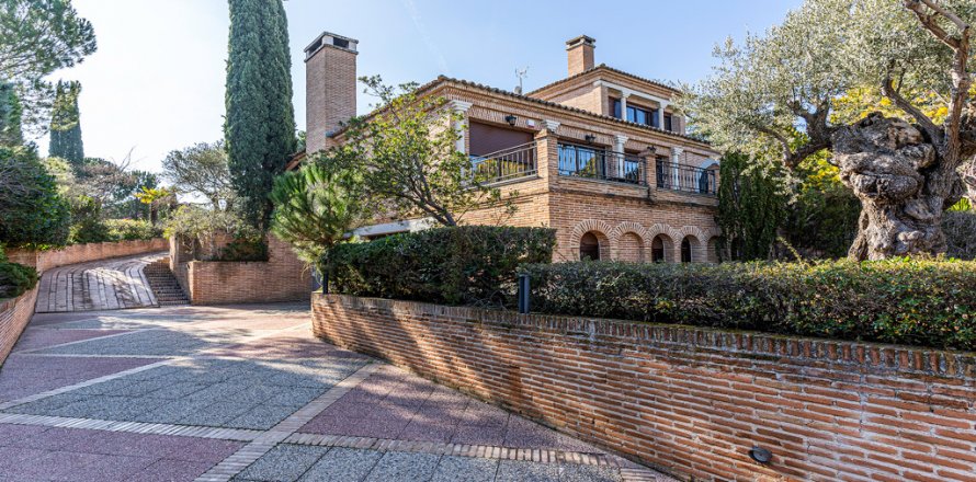 Villa Las Rozas de Madrid, Madrid, Spain 5 bedrooms, 800 sq.m. No. 108117