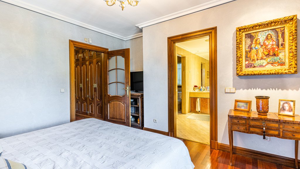 Villa in Las Rozas de Madrid, Madrid, Spain 5 bedrooms, 800 sq.m. No. 108117