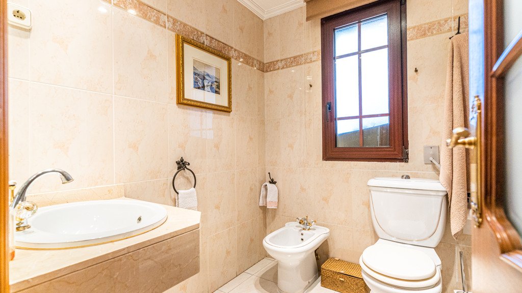Villa in Las Rozas de Madrid, Madrid, Spain 5 bedrooms, 800 sq.m. No. 108117