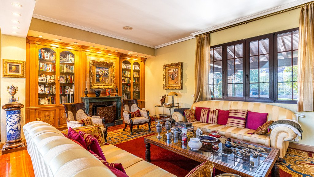 Villa in Las Rozas de Madrid, Madrid, Spain 5 bedrooms, 800 sq.m. No. 108117