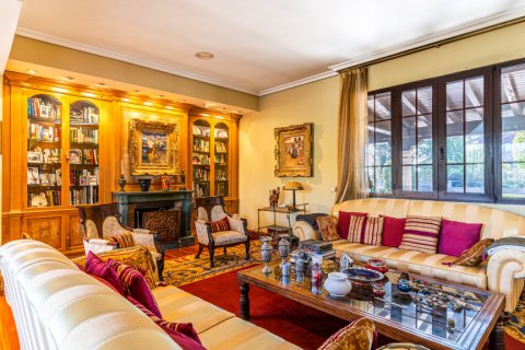 Villa for sale Las Rozas de Madrid, Madrid, Spain 5 bedrooms, 800 sq.m. No. 108117 - photo 6