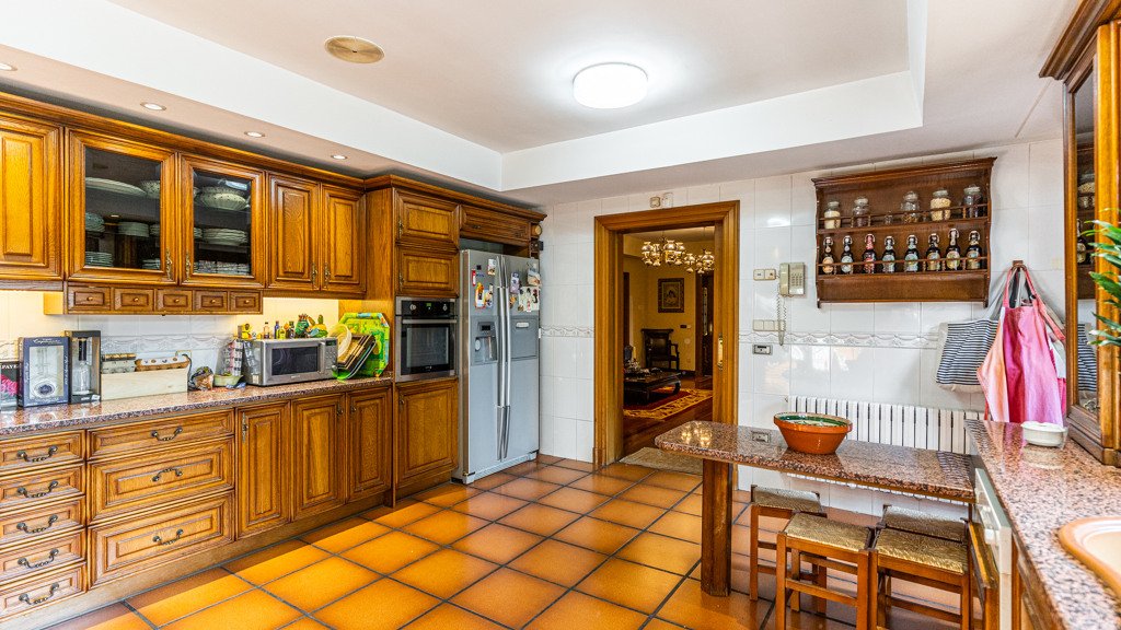 Villa in Las Rozas de Madrid, Madrid, Spain 5 bedrooms, 800 sq.m. No. 108117