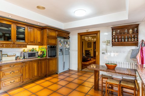 Villa for sale Las Rozas de Madrid, Madrid, Spain 5 bedrooms, 800 sq.m. No. 108117 - photo 12