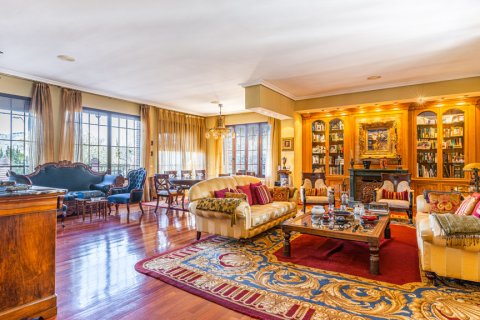 Villa for sale Las Rozas de Madrid, Madrid, Spain 5 bedrooms, 800 sq.m. No. 108117 - photo 2