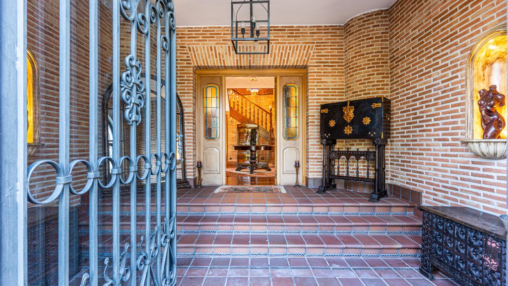 Villa in Las Rozas de Madrid, Madrid, Spain 5 bedrooms, 800 sq.m. No. 108117