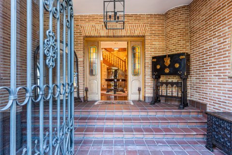 Villa for sale Las Rozas de Madrid, Madrid, Spain 5 bedrooms, 800 sq.m. No. 108117 - photo 3