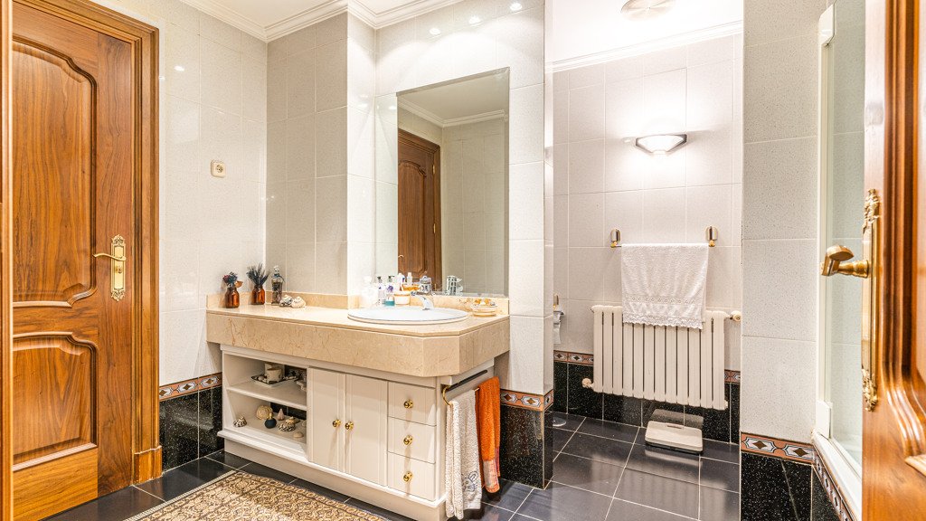 Villa in Las Rozas de Madrid, Madrid, Spain 5 bedrooms, 800 sq.m. No. 108117