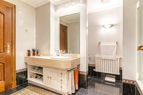 Villa for sale Las Rozas de Madrid, Madrid, Spain 5 bedrooms, 800 sq.m. No. 108117 - photo 13